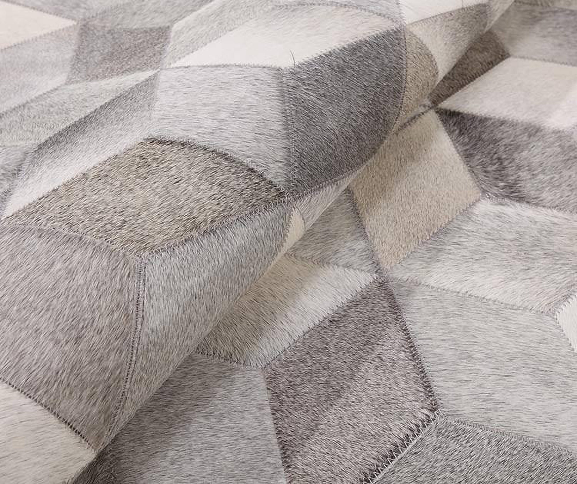 Handcrafted Natural Cowhide Round Rug – Unique Patchwork Art