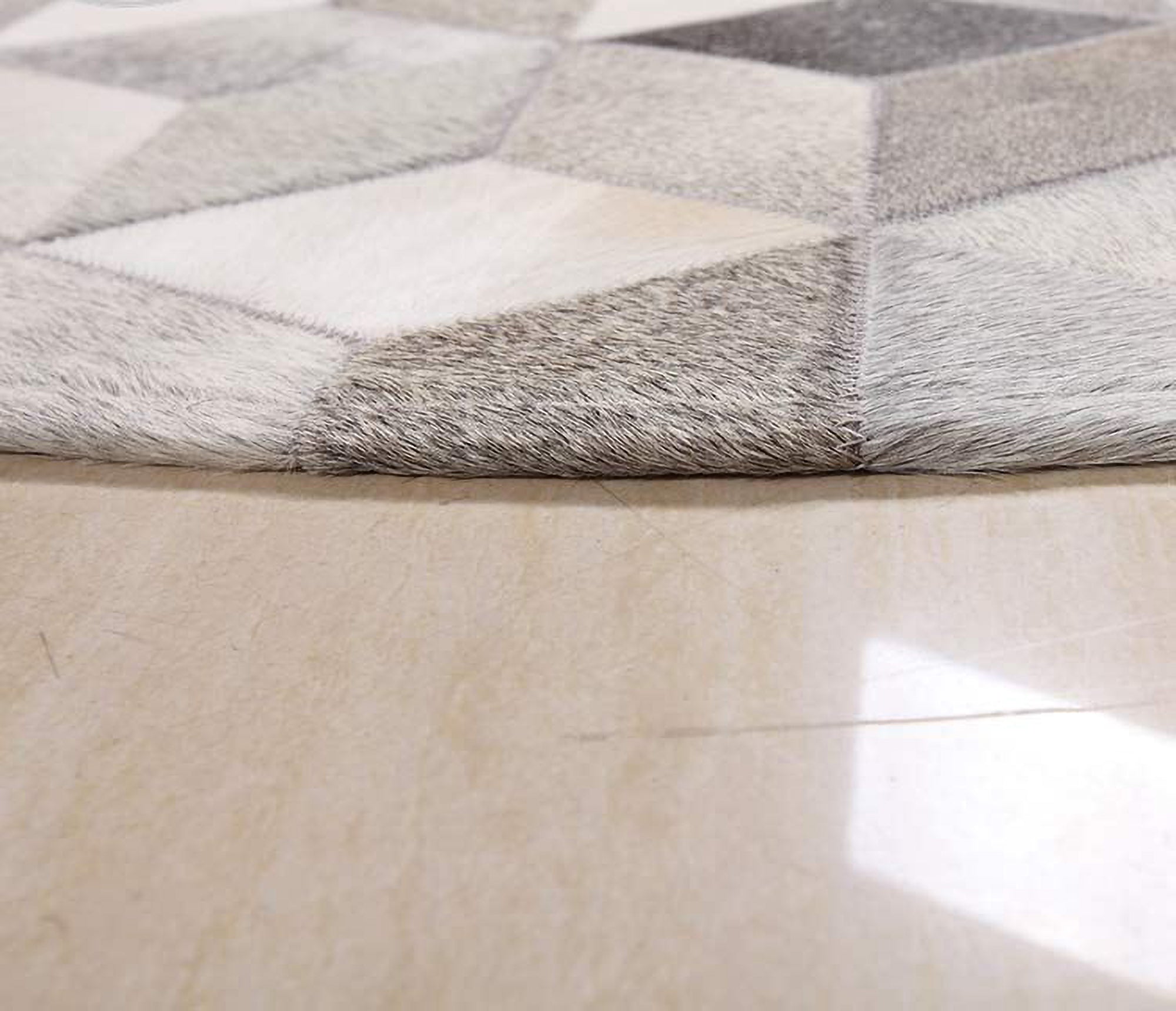 Handcrafted Natural Cowhide Round Rug – Unique Patchwork Art