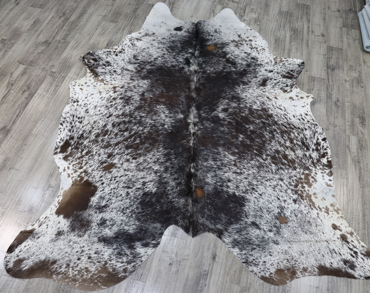 Tricolor (8 X 6.5 ft.) Exact As Photo BRAZILIAN Cowhide Rug | 100% Natural Cowhide Area Rug | Real Leather Cow Skin Rug | BZ512