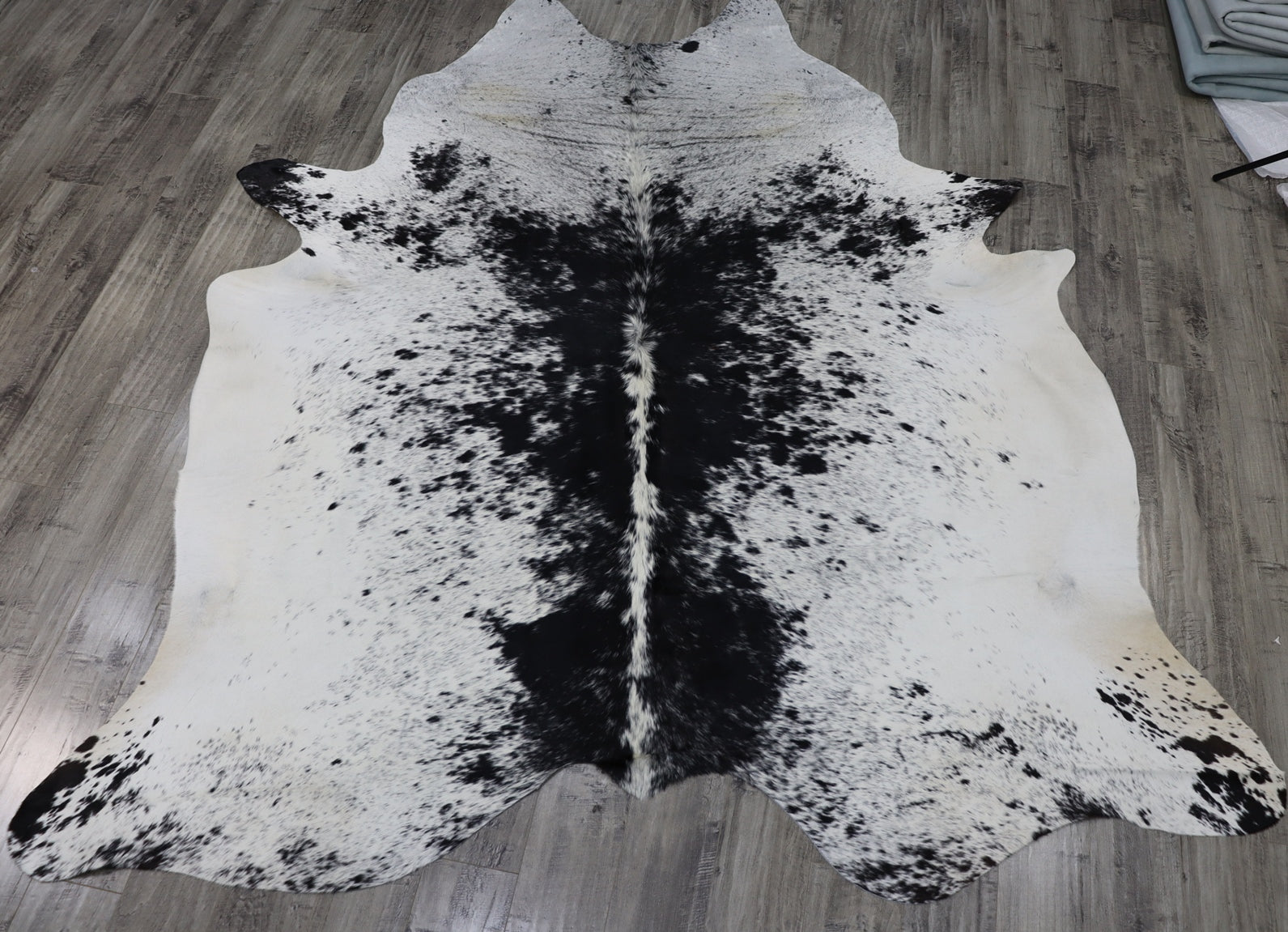 Large columbian dark chocolate with white Cowhide rug 6.11x 5.10 store ft -3177