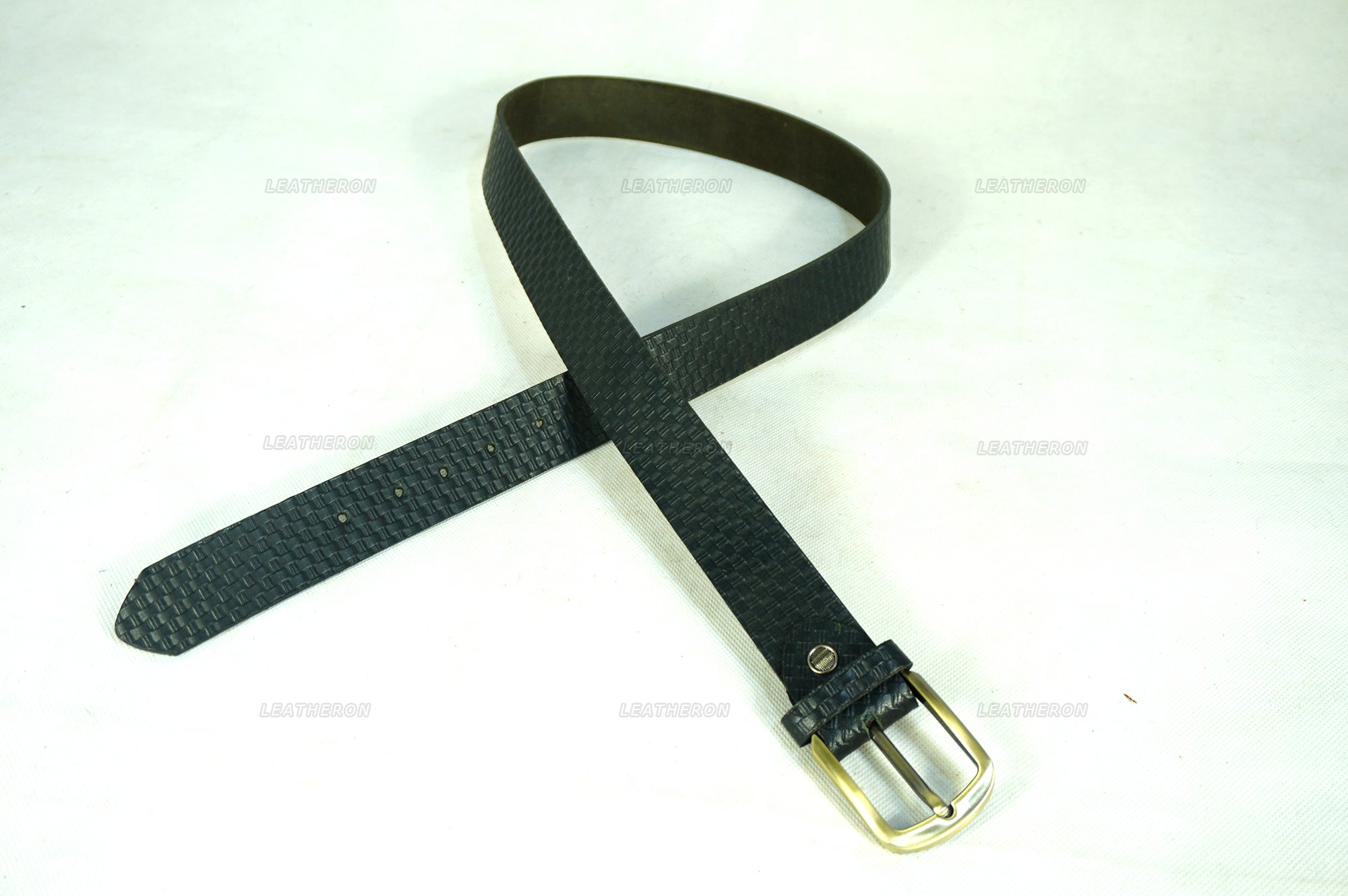 Unisex Real Leather Belt with heavy metal golden buckle