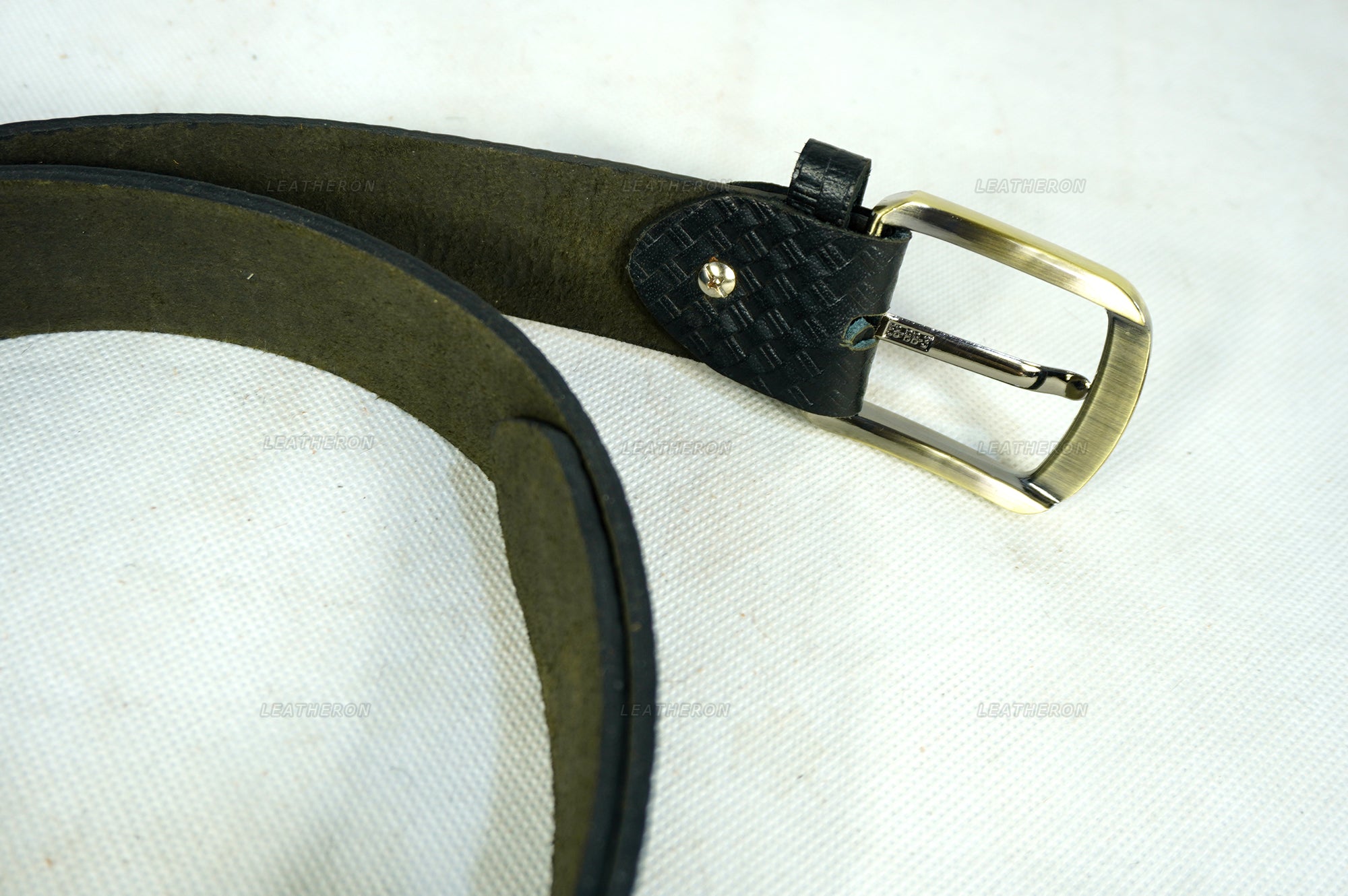 Unisex Real Leather Belt with heavy metal golden buckle
