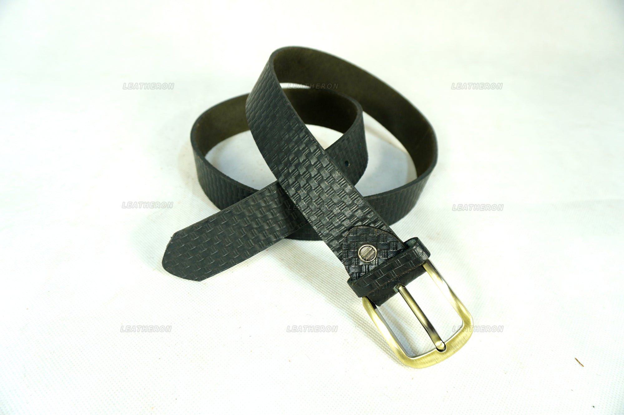 Unisex Real Leather Belt with heavy metal golden buckle