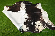 Charger l&#39;image dans la visionneuse de la galerie, Small ( 4 x 4 ft.) EXACT As Photo, Black White COWHIDE RUG | 100% Natural Cowhide Rug | Hair-on Leather Cow Hide Rug | C540
